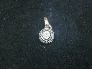 Exquisite Gold Antique Pendant: Timeless Elegance and Vintage Charm