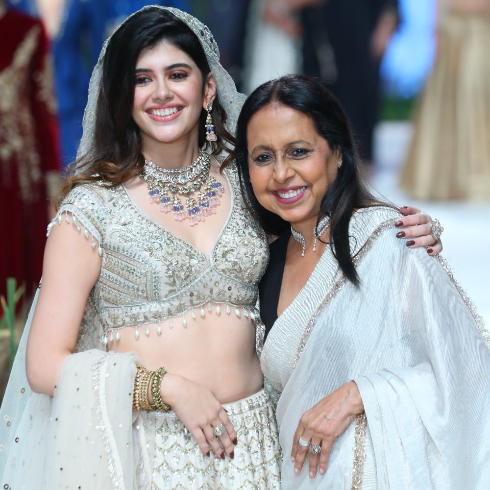 Anju modi $ Sanjana Sanghi